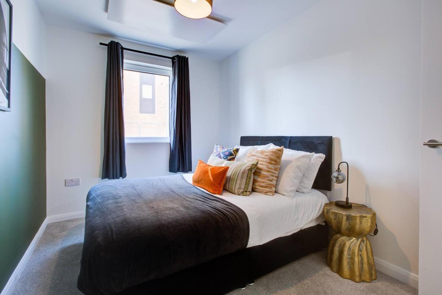 Ashford Station Suites: Spacious 2BR with Parking & Fast Wi-Fi Exterior photo